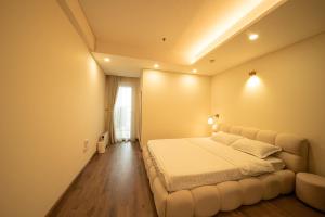 Hanoi Aqua Central - VVIP 2BR Apartment-Riverview- Lift- Gym