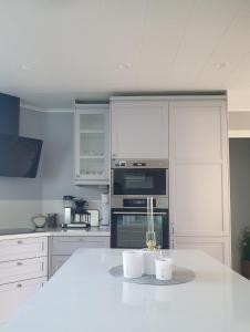 Modernt fritidshus med havsutsikt Mönsteråsviken