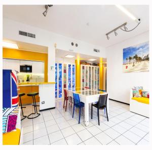 Stylish 8-Bed Home near Duomo ideal for Groups Families with terrace garden parking