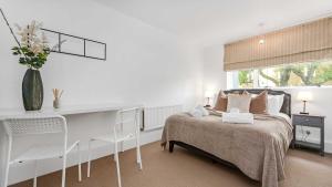 Lovely 3 Bedroom Apartment in Holland Park