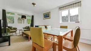 Lovely 3 Bedroom Apartment in Holland Park