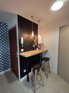 Chic Studio Roberta à Tours - Parking gratuit, Gare de Tours et St-Pierre-des-Corps TGV & Parc Expo