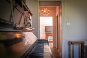 Appart'hotels Le Chateau du Sollier - Charme calme et confort climatisation a 5mn du peage : photos des chambres