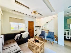 Full House Santa Ana