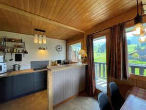 Appartement cosy 6 pers, centre Cernix, pied des pistes, proche commerces et ESF - FR-1-733-52