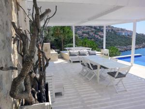 GÜZEL ELMA -Breathtaking Sea View Villa, Pool & Access to Sea