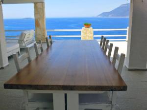 GÜZEL ELMA -Breathtaking Sea View Villa, Pool & Access to Sea