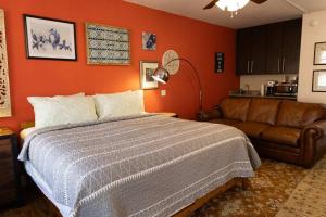 Bella Paradiso 5 King Bed Studio Walk to Downtown - 3hvězdičkové hotely ve městě Eureka Springs