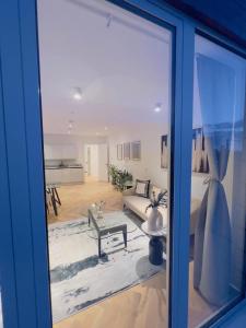 Modern Balcony Flat closet to London Bridge