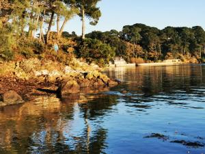 Maisons de vacances Ty Quirion - Penty breton d-exception vue et acces direct a la mer dans le Golfe du Morbihan : photos des chambres