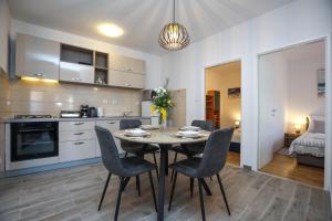 David two bdr apartment with parking