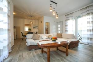 David two bdr apartment with parking