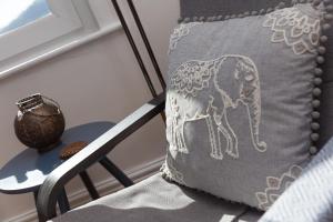 Harts Loft - On Beach - Panoramic Sea Views - By Harbour