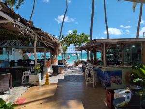 Dios es Fiel - Ali Hotel