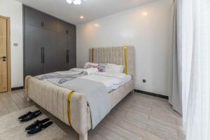 modern serenity suites apartments with swimming pool,modern equipped gym,private parking space, children playing ground, proximity to major shopping malls and unbeatable city views