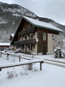 Apartment Alys, contemporary style apartment in mountain village