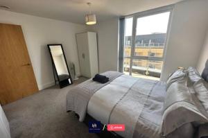 Salford Corporate Stays Balcony WiFi Sleeps 5
