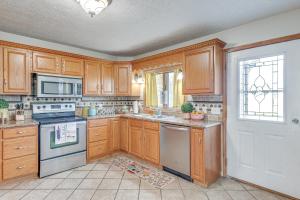 Game Room, Deck and Fire Pit Covington Township Gem