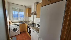 Quiet mountain townhouse with pool and WiFi