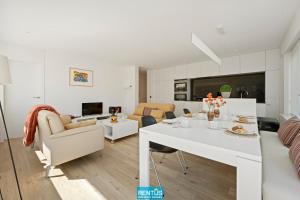 James Ensor Zon - beach fun in Oostduinkerke