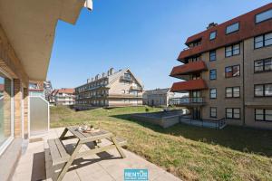 James Ensor Zon - beach fun in Oostduinkerke