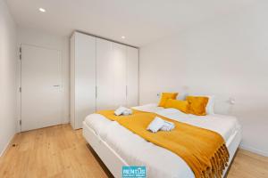 James Ensor Zon - beach fun in Oostduinkerke