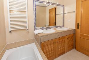 T2 espaçoso Praia Del Rey, Óbidos piscina comum, Caravelas