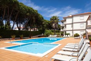 T2 espaçoso Praia Del Rey, Óbidos piscina comum, Caravelas