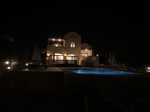 villa 4 bedrooms , 4 bathrooms, private heated pool ,access and view lagoon in el Gouna