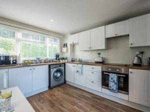 Charming Beach Chalet with Balcony & Sea Views