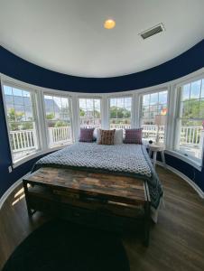 Tavern on the Bay Hotel - Frank Sinatra Suite