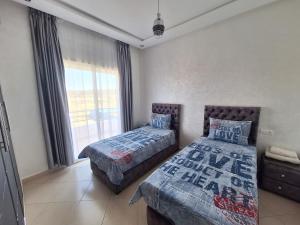 Bel appartement climatisé, avec piscine et parking souterrain gratuit, à deux pas de la mer