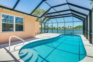 6 Mi to Fort Myers Beach Lakefront Home with Pool