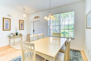 6 Mi to Fort Myers Beach Lakefront Home with Pool