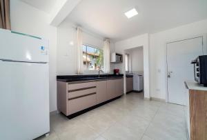 A106 - Apartamento de 02 dormitórios próximo à 4 Ilhas