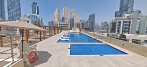 Classic Charm a Studio with Iconic Marina Views
