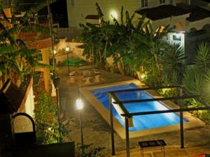 Villa independiente piscina privada 8032