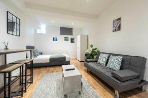 Trio of Modern Studio Apartments in Shoreditch