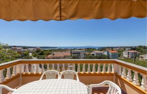 2 Bedroom Cozy Apartment In Rab 