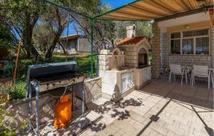 2 Bedroom Cozy Apartment In Rab