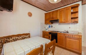 2 Bedroom Cozy Apartment In Rab 