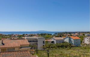 2 Bedroom Cozy Apartment In Rab