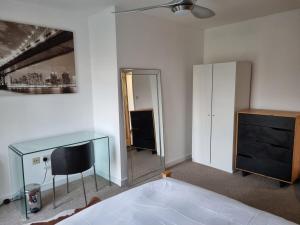 Large city centre 2 bedroom flat