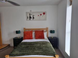 Large city centre 2 bedroom flat