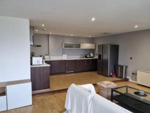Large city centre 2 bedroom flat