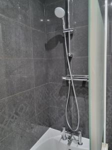 Large city centre 2 bedroom flat