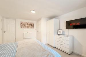 Large One Bedroom Apartments Southsea Sleeps 3 - Free Parking