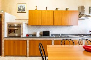 GuestHost - Center Apartment Catania