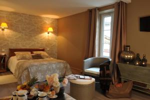 Hotels Logis Auberge le centre poitou : Chambre Quadruple Supérieure 