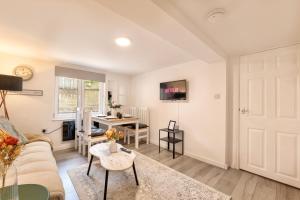 Large One Bedroom Apartments Southsea Sleeps 3 - Free Parking